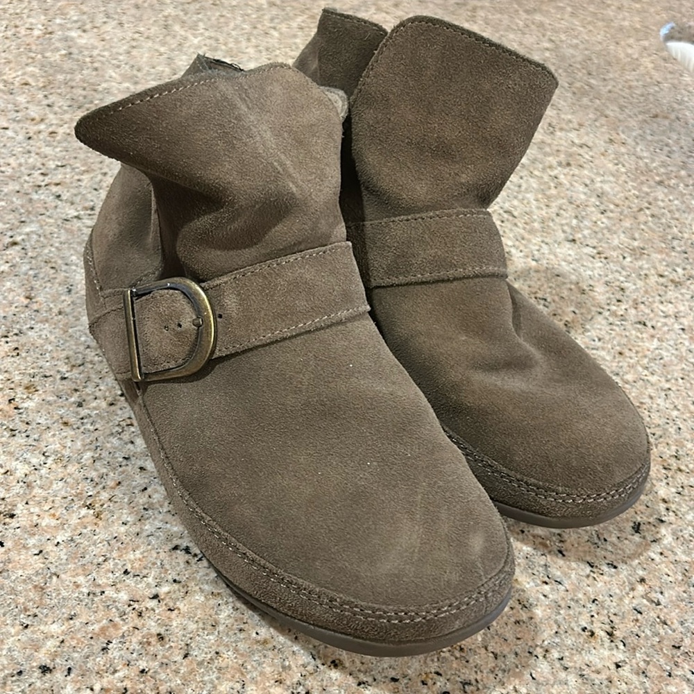 FITFLOP Dash women’s brown suede buckle ankle boots 159-187